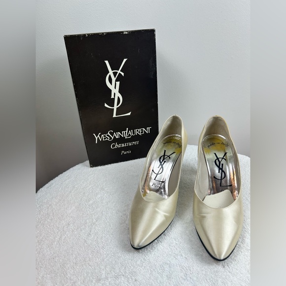 Yves Saint Laurent Cream Heels with Pointed Toe - Picture 15 of 16